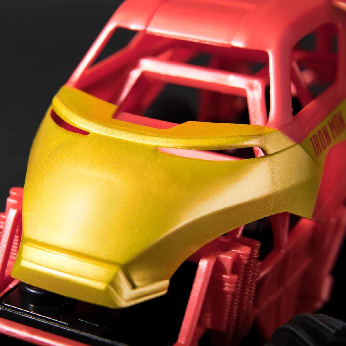 MONSTER JAM MARVEL CAMION GIGANT CU TELECOMANDA IRON MAN SCARA 1 LA 24