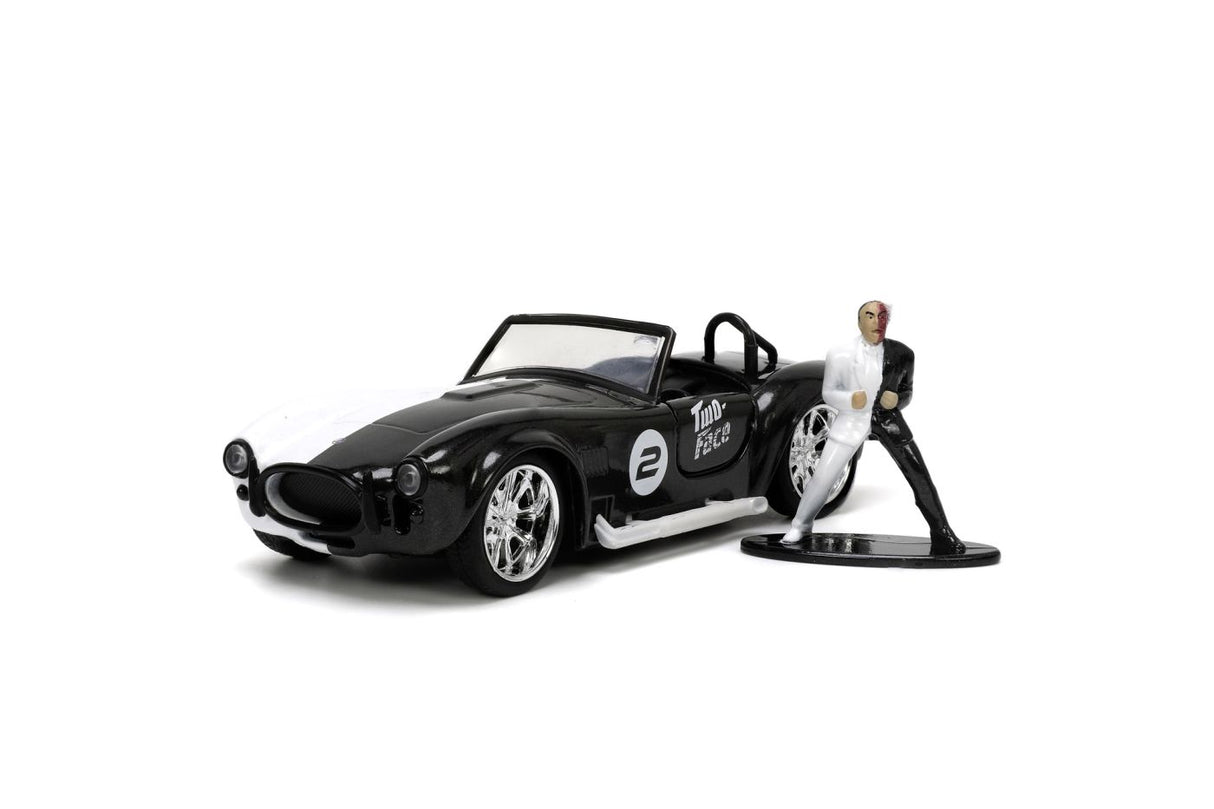 JADA BATMAN SET FIGURINA TWO FACE SI MASINUTA METALICA SHELBY COBRA 427 SCARA 1:32