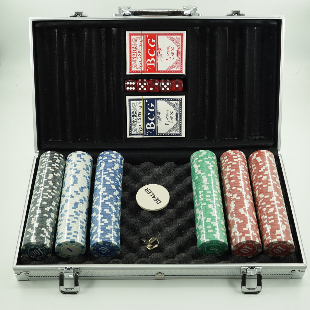 Set de Poker Complex cu 300 de jetoane Vivimall, Include 2 seturi de carti, 5 zaruri, Echipat cu servieta de aluminiu cu dimensiunile 39x7x27 cm - vivimall.ro