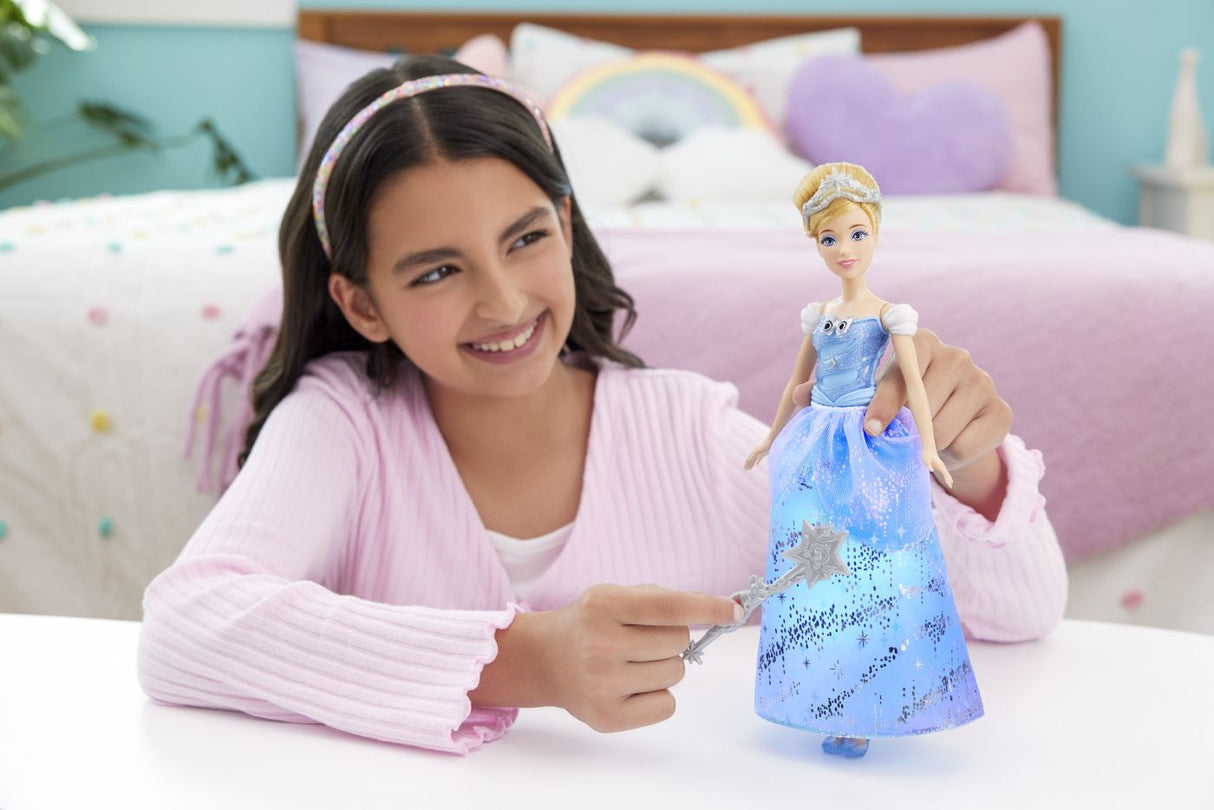 DISNEY PRINCESS PAPUSA CENUSAREASA INTERACTIVA CU ROCHIE LUMINOASA