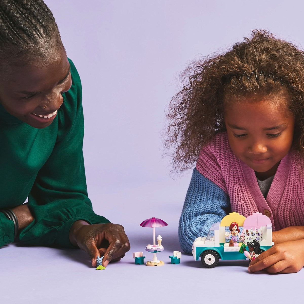 LEGO FRIENDS FURGONETA DE INGHETATA IN ORASUL HEARTLAKE 42644