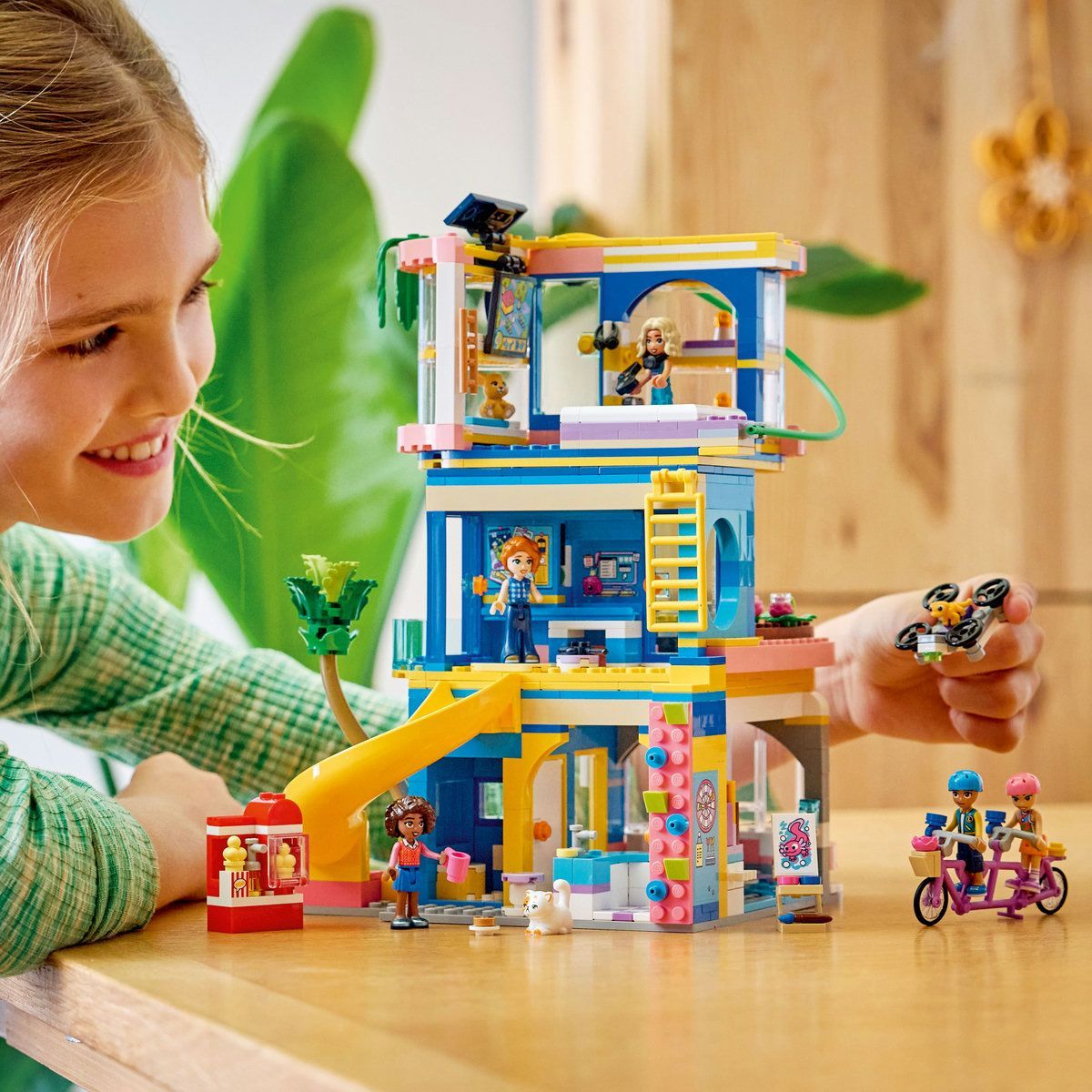LEGO FRIENDS CLUBUL PRIETENILOR DIN ORASUL HEARTLAKE 42689