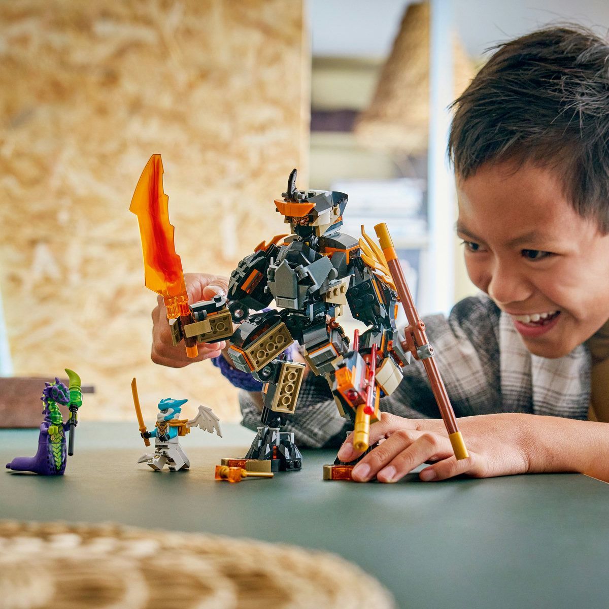LEGO NINJAGO ROBOTUL DE MISIUNE AL LUI COLE SI DRAGONUL ZANE 71854