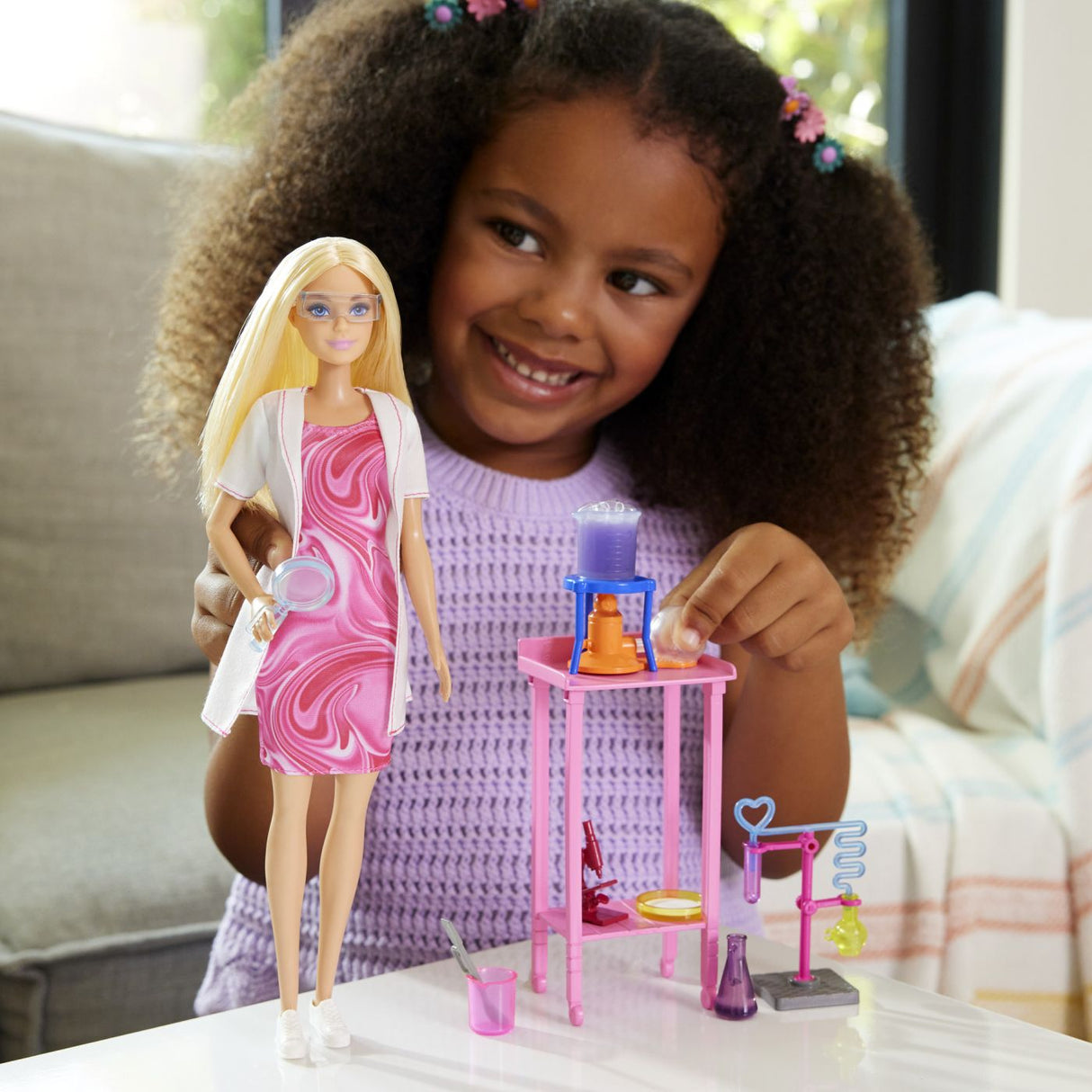 BARBIE SET DE JOACA PAPUSA BARBIE FACE CARIERA OM DE STIINTA