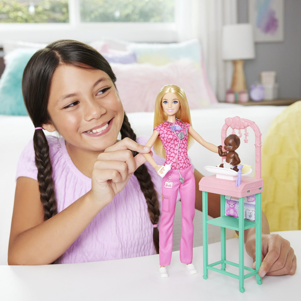 BARBIE CARIERE SET MOBILIER CU PAPUSA DOCTOR PEDIATRU BLONDA