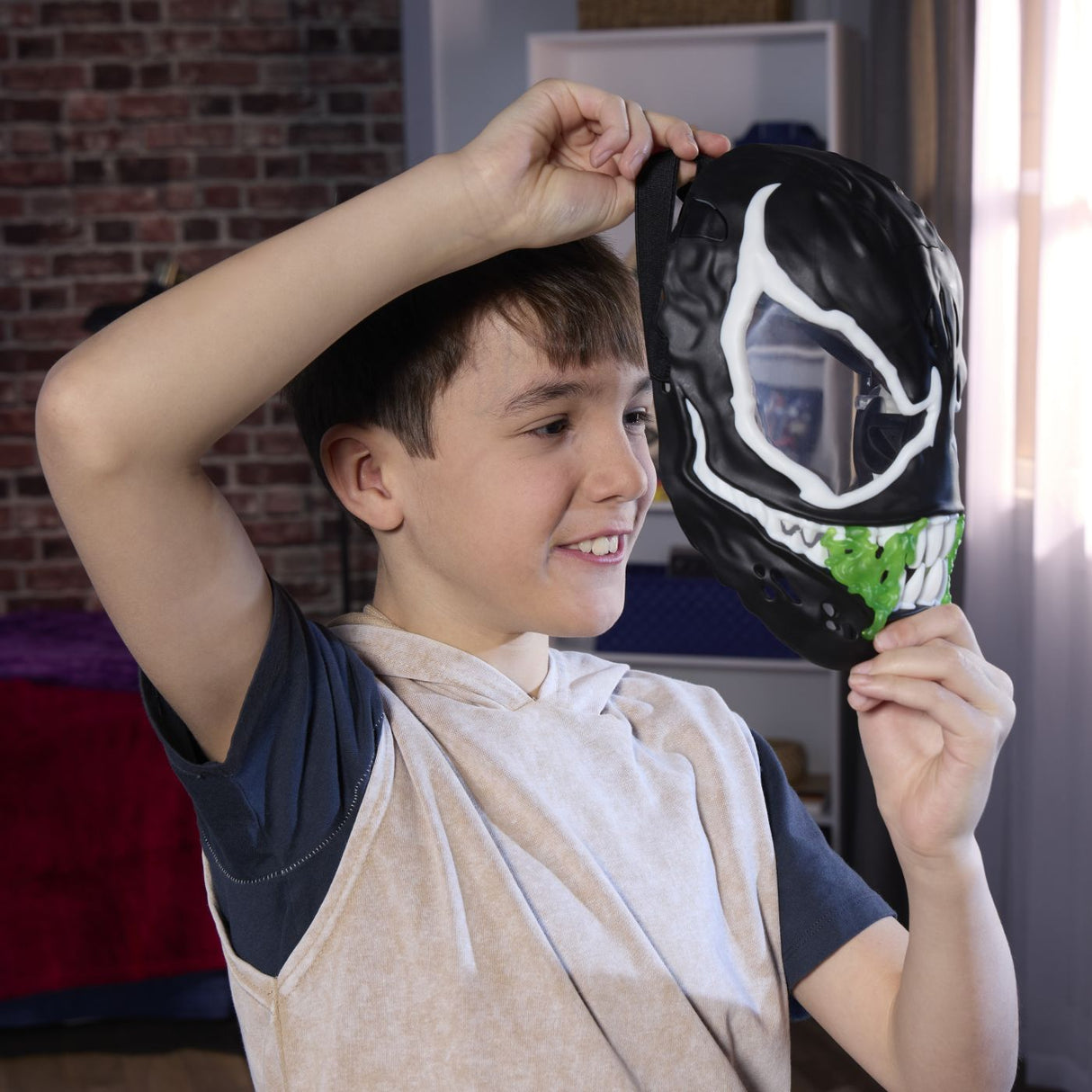 MARVEL SPIDERMAN MASCA GLOW IN THE DARK VENOM INTERACTIVA