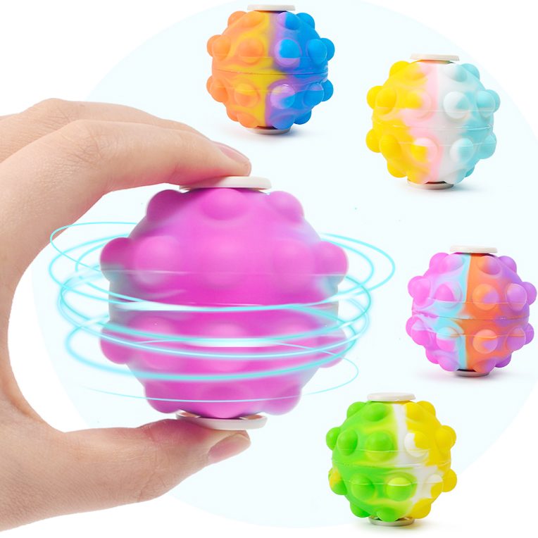 Fidget Spinner Pop It 3D Flippy în mână, demonstrație utilizare pentru copii și adulți