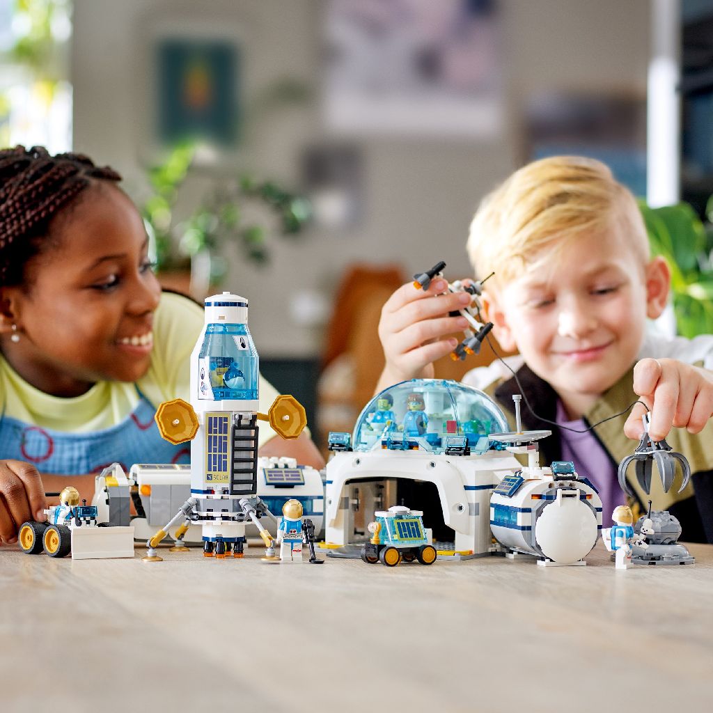 LEGO CITY BAZA DE CERCETARE SELENARA 60350