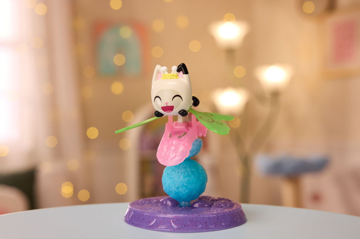GABBYS DOLLHOUSE FAIRYLANDIA INEL DE ZANA CU FIGURINA PANDY PAWS