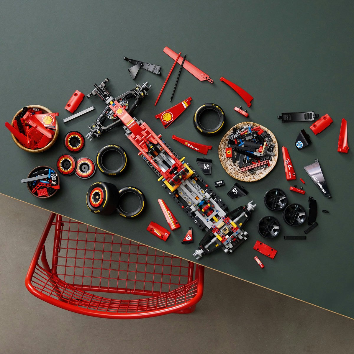 LEGO TECHNIC MASINA F1 FERRARI SF-24 42207