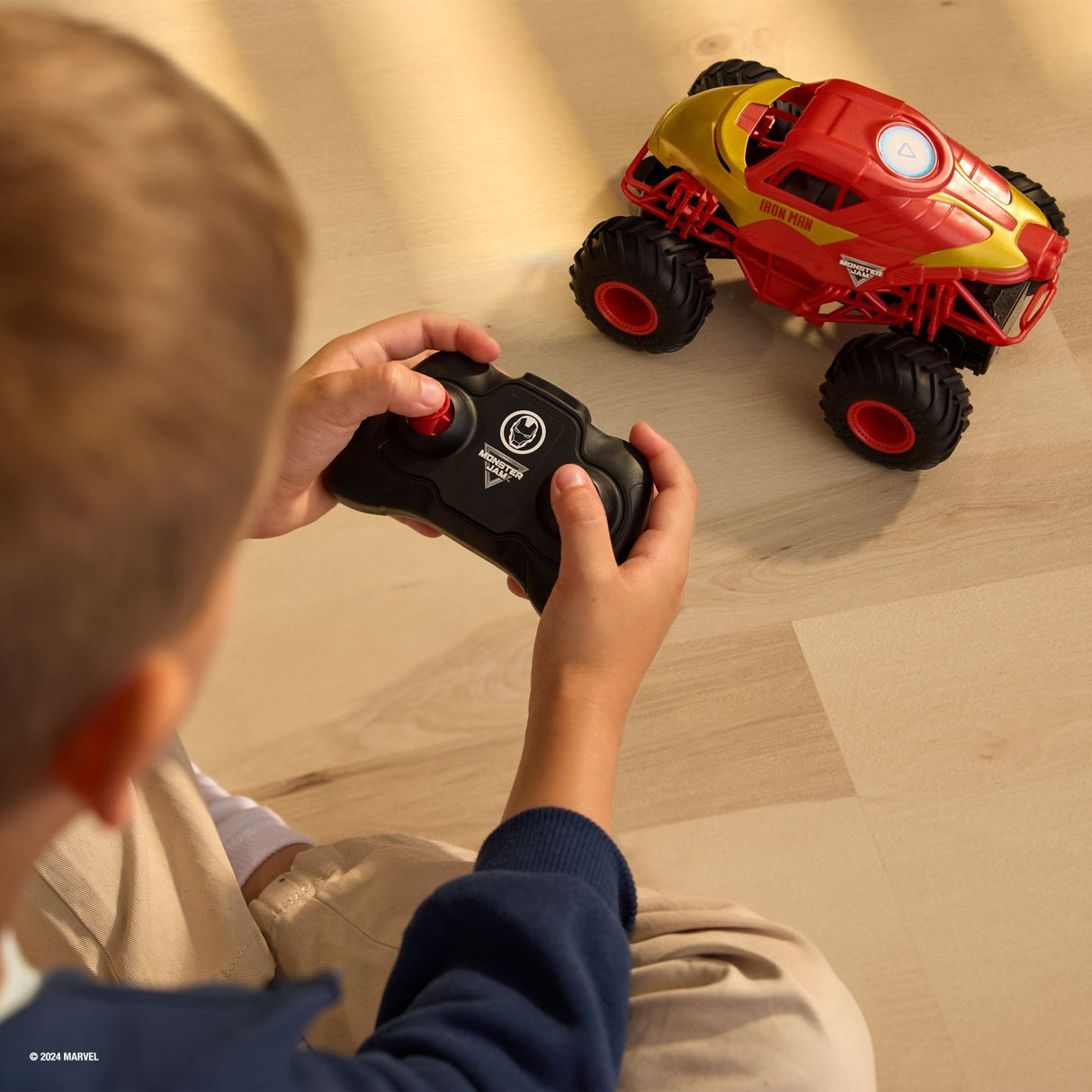 MONSTER JAM MARVEL CAMION GIGANT CU TELECOMANDA IRON MAN SCARA 1 LA 24
