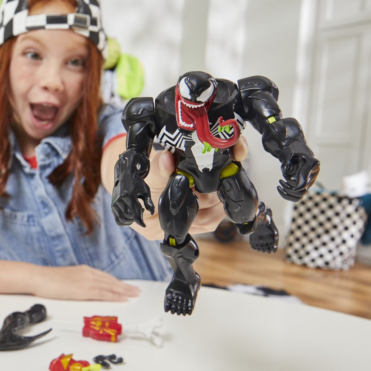 MARVEL AVENGERS MIX MASHERS FIGURINA VENOM CU ACCESORII 12CM