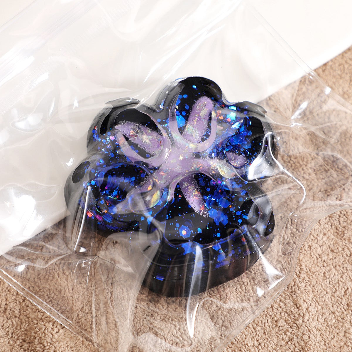 Jucarie Antistres Squishy, Vivimall, cu Revenire Lenta, Squeeze Pinch Family, Model Cat Paw, 6.5 x 6 cm, din Tpr, 4-6 Ani, Model 6 Galaxie, Negru cu Insertii - vivimall.ro