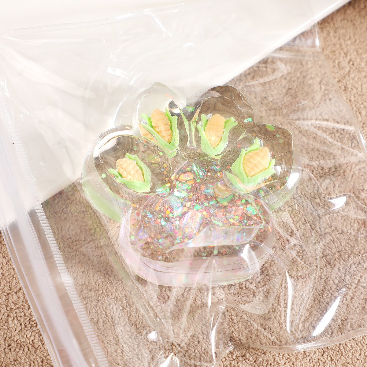 Jucarie Antistres Squishy, Vivimall, cu Revenire Lenta, Model Cat Paw, Squeeze Pinch Family, 6.5 x 7 cm, din Tpr, 4-6 Ani, Model 3 Legume, Transparent - vivimall.ro