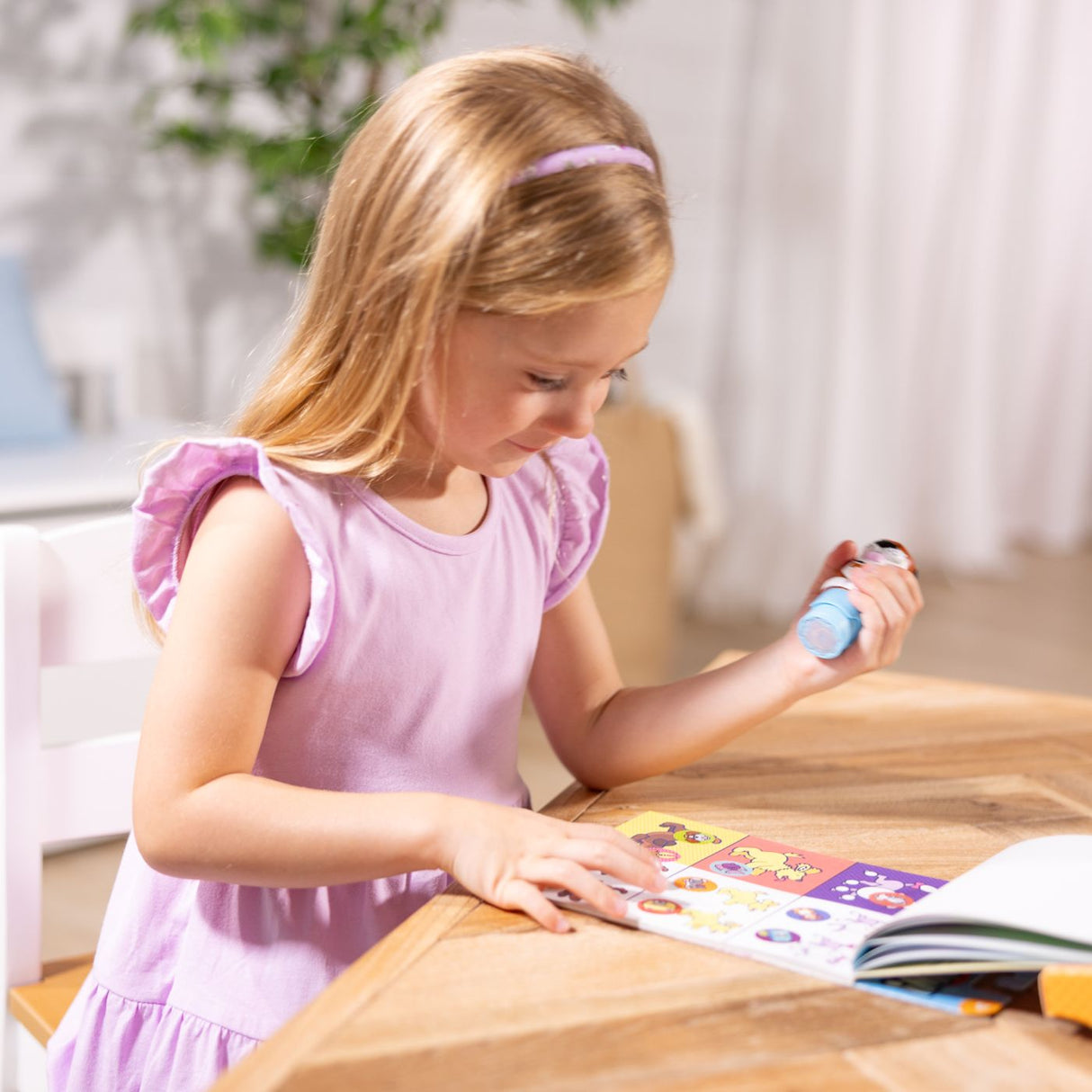 MELISSA AND DOUG SET DE JOACA AUTOCOLANTE SI STAMPILA CU CATELUS REINCARCABILA