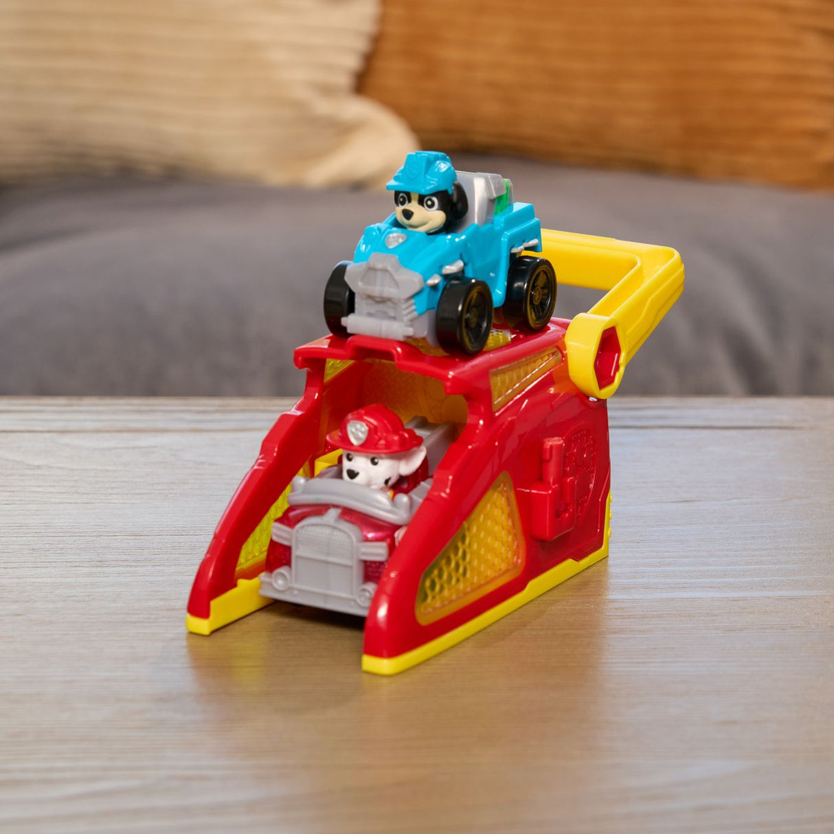 PATRULA CATELUSILOR SET FIGURINA MARSHALL SI VEHICUL CU LANSATOR
