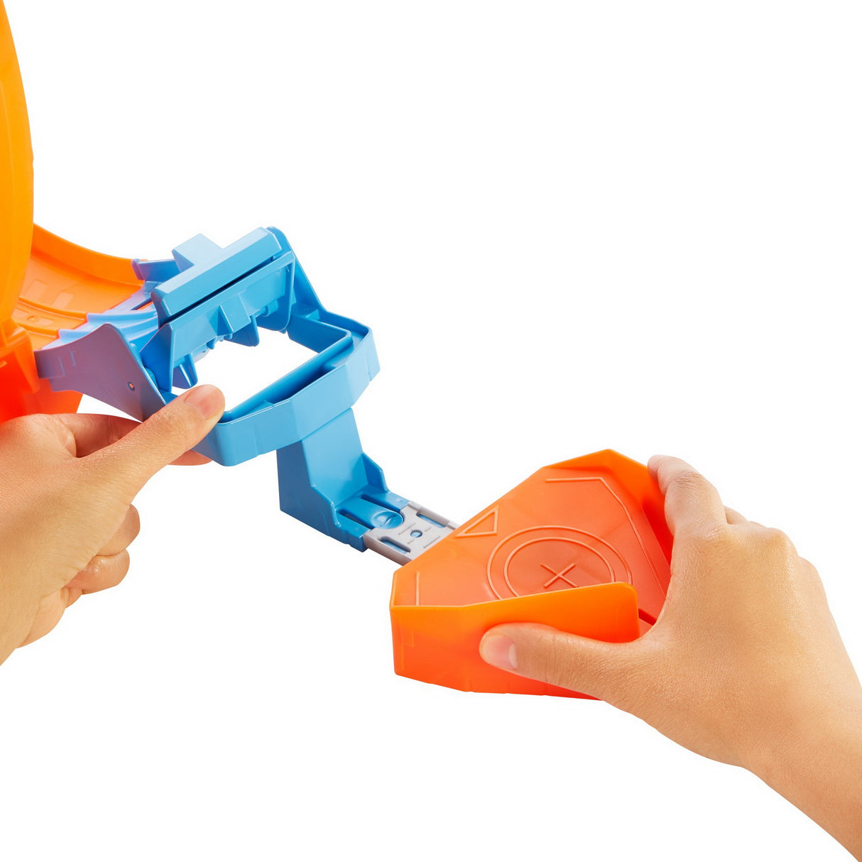 HOT WHEELS CIRCUIT RAPID CU LANSATOR PENTRU CASCADORII SI MASINUTA EXCLUSIVA