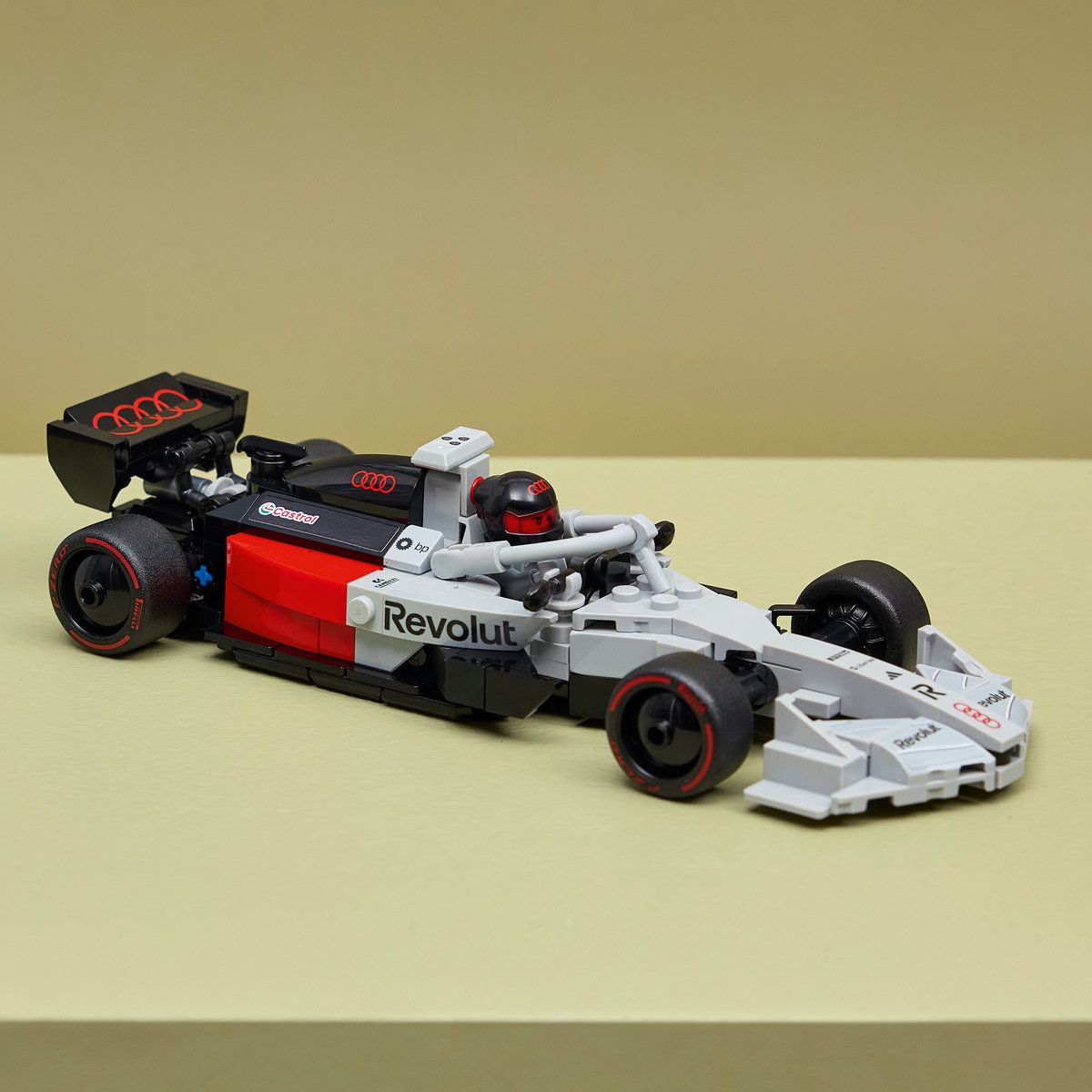 LEGO SPEED CHAMPIONS MASINA DE CURSE AUDI REVOLUT F1 TEAM R26 77259