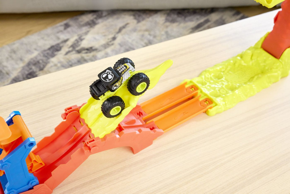 HOT WHEELS MONSTER TRUCK SET DE JOACA PISTA INVINGE SARPELE URIAS CU MASINUTA BONE SHAKER INCLUSA