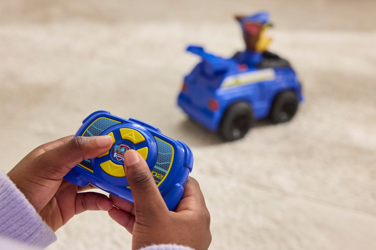 PATRULA CATELUSILOR VEHICUL CU TELECOMANDA ACTION CRUISER SI FIGURINA CHASE