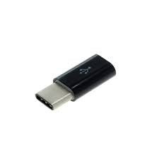 Detaliu conector micro USB-B mamă al adaptorului USB-C, unghi apropiat