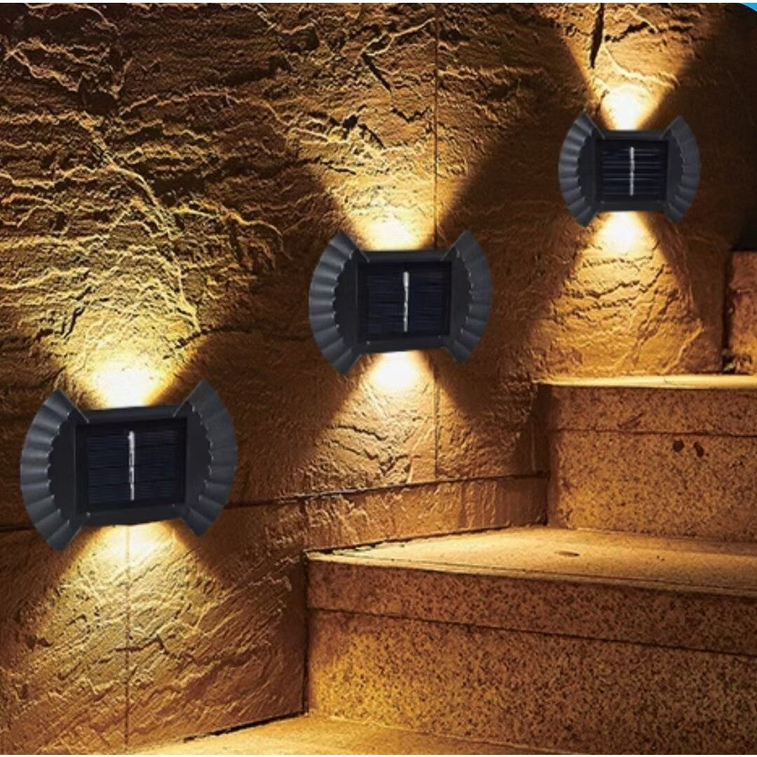 Set 4 Aplice solare LED Bidirectionale pentru perete Flippy, in forma de funda, 8 LED-uri, material ABS si PC, lumina puternica, IP65, 10 x 7.5 cm, baterie 1.2 V, 300 mAh, autonomie 8-10 ore, alb cald