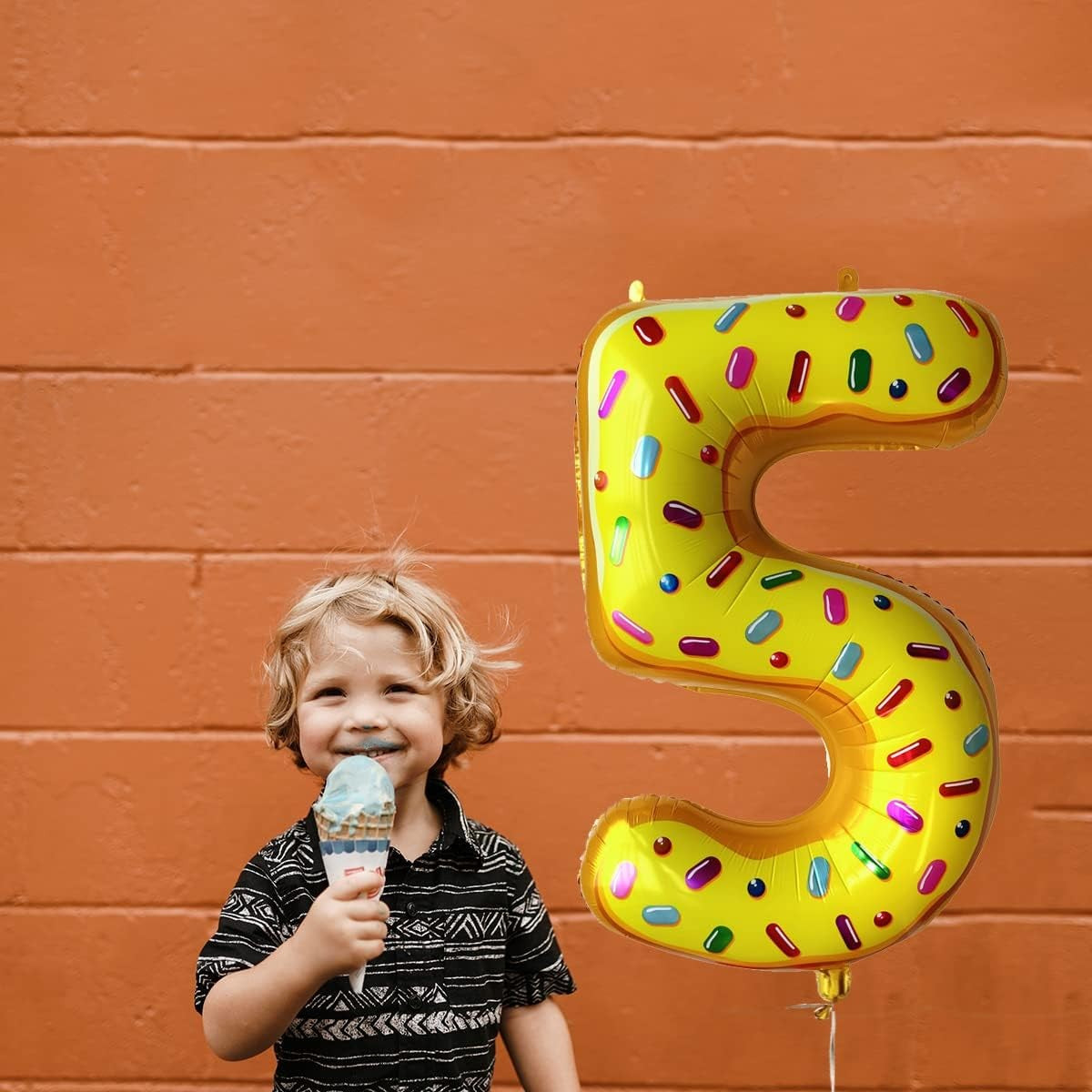 Balon din Folie Metalizata Vivimall, Figurina Cifra, Imprimeu Gogosi, Tema Aniversare 100 cm, Ambalaj Individual, Pai inclus, Umflare cu Aer sau Heliu, Multicolor, Cifra 5