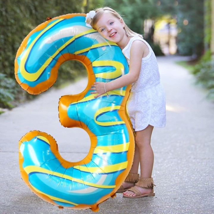 Balon din Folie Metalizata Vivimall, Figurina Cifra, Imprimeu Gogosi, Tema Aniversare 100 cm, Ambalaj Individual, Pai inclus, Umflare cu Aer sau Heliu, Multicolor, Cifra 3