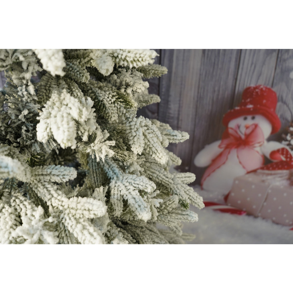 Brad Artificial de Craciun, Flippy, 1.8 m inaltime, Verde, Pulverizat complet alb-tip zapada, Interior/ Exterior, Bogat 512 ramuri - vivimall.ro