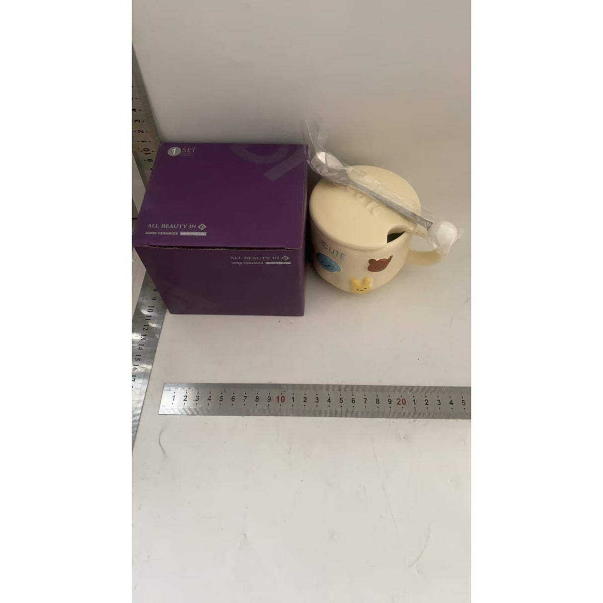 Cana ceramica, Vivimall, din Portelan, print Figurine Animalute, Cana penru Copii, Model CUTE, Cana cu Lingura si Capac, Ceasca pentru Cafea, Ceai, 400ml-Galben - vivimall.ro