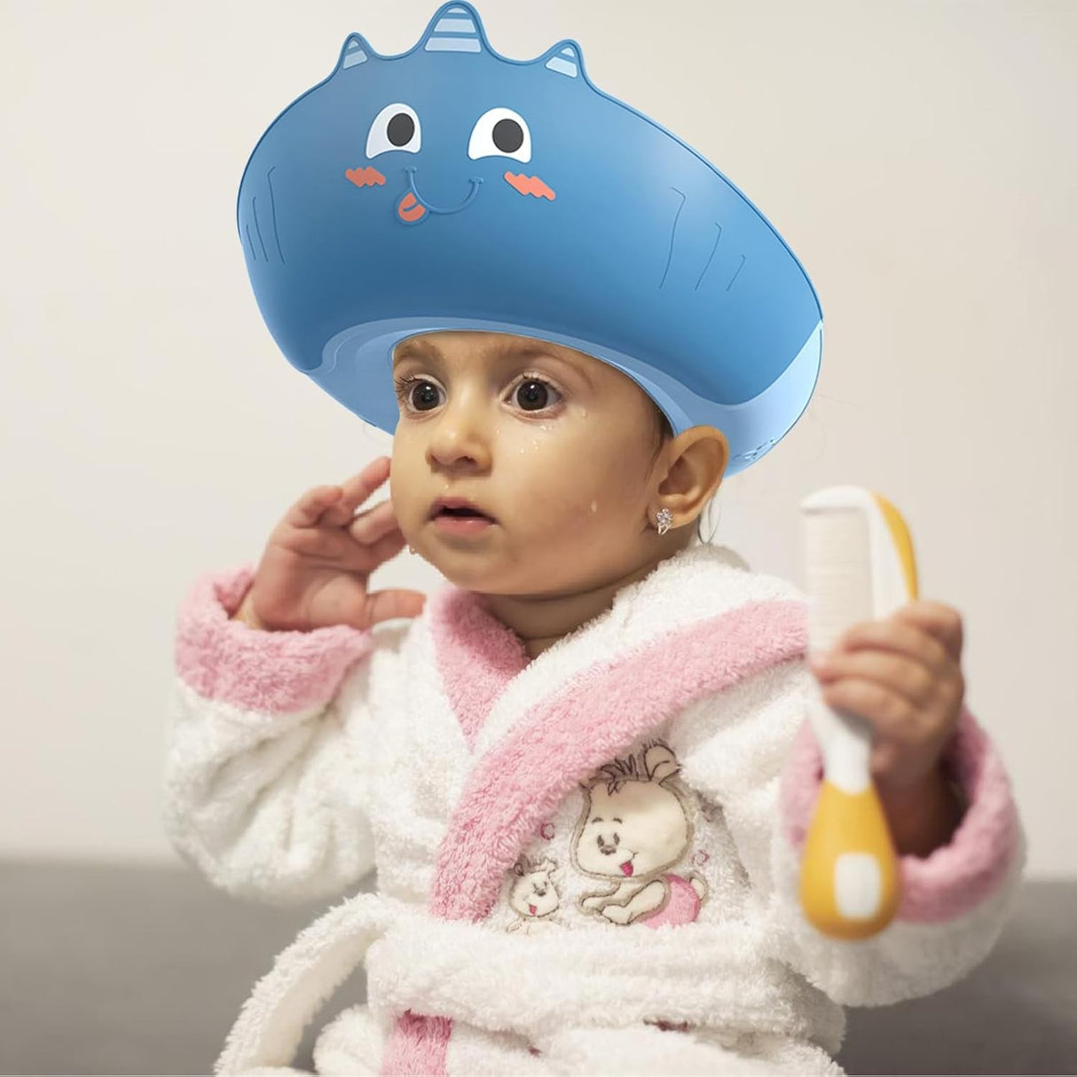 Casca de Dus, Vivimall, Previne Scurgerea Apei si Samponului pe Fata, 0-12 Ani, Ajustabila, din TPE+PP, 20 x 23 cm, Model Unicorn, Albastru - vivimall.ro