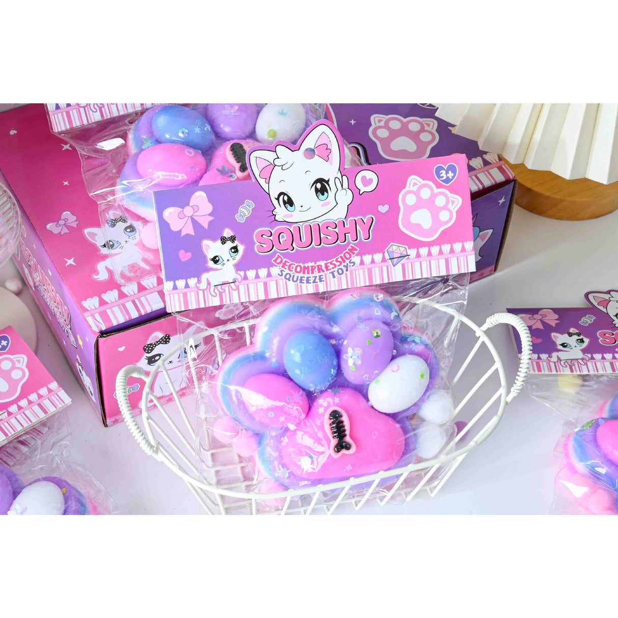 Jucarie Antistres Squishy, Flippy, cu Revenire Lenta, Model Labuta de Pisica, cu Pestisor, 220g, 12.5 x 10.5 cm Squeeze Pinch Family, Ambalaj Transparent, Roz-Multicolor - vivimall.ro