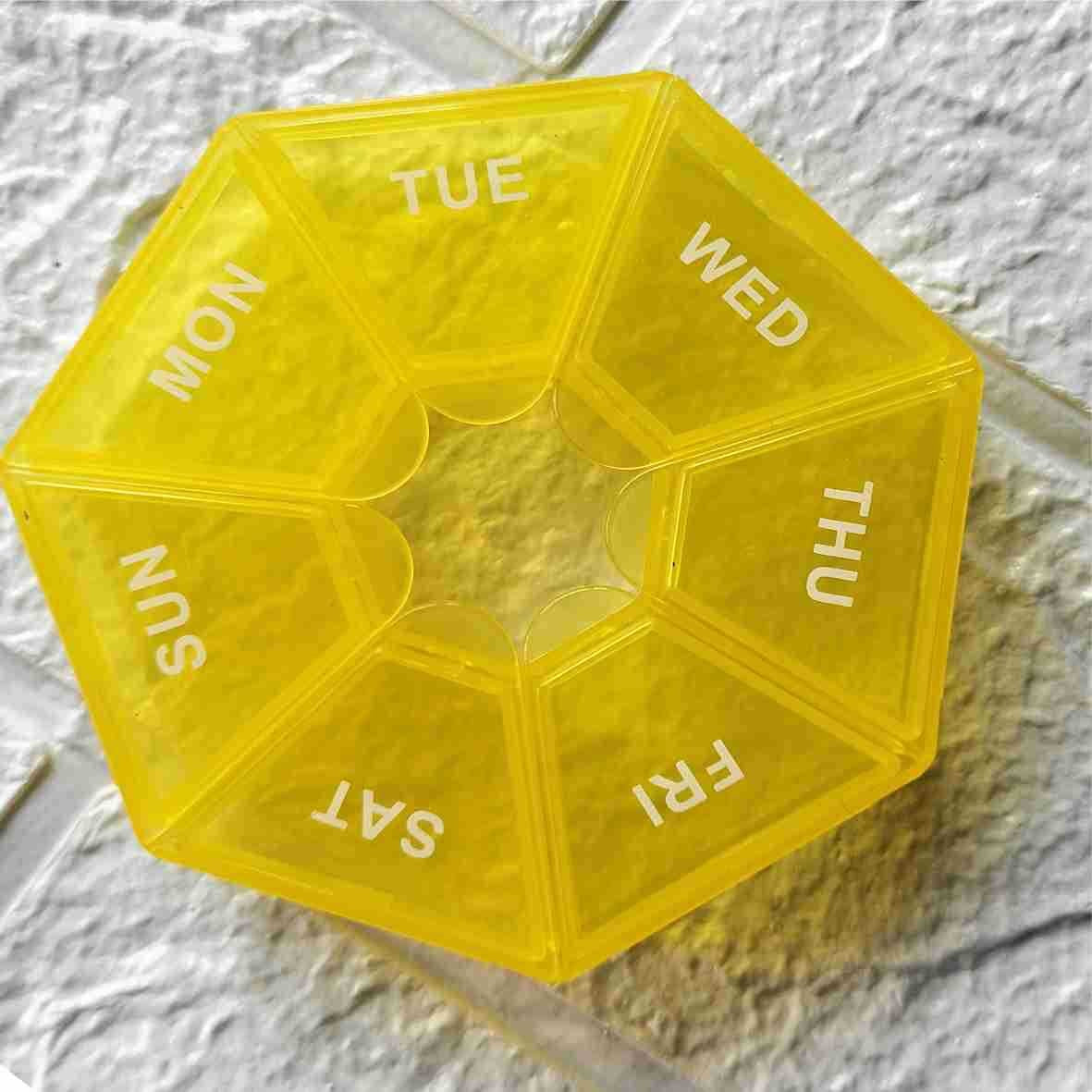 Cutie separator medicamente cu zilele saptamanii, Vivimall, Plastic, 7 compartimente, Galben - vivimall.ro