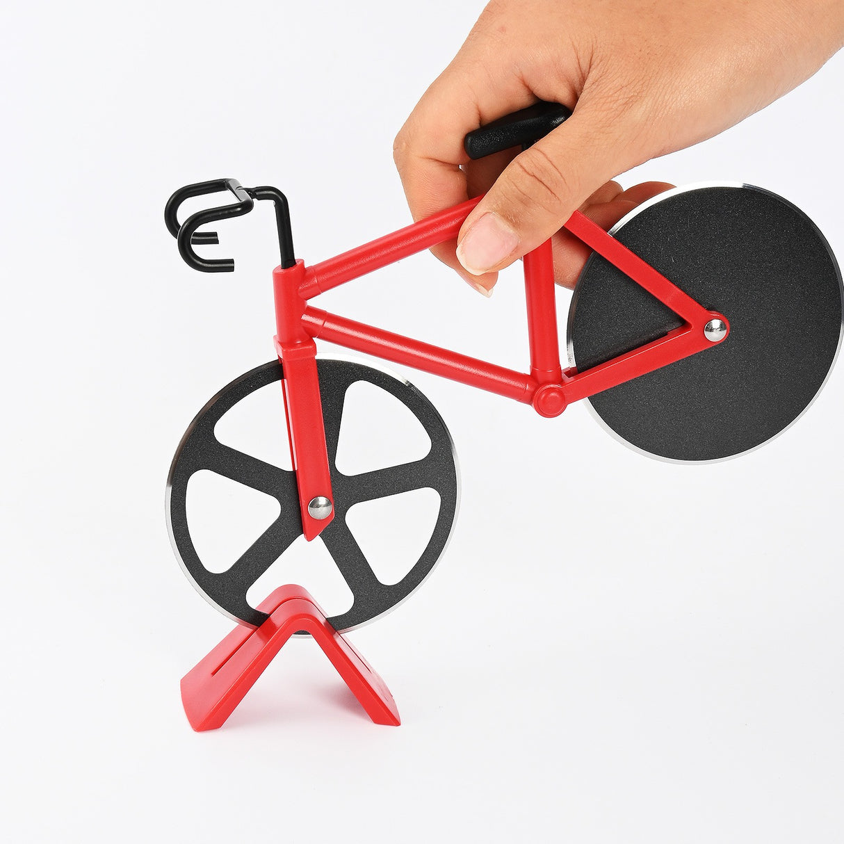 Cutit pizza creativ Vivimall, in forma de bicicleta, cu suport pentru cutit, 19 x 12.5 cm, otel/PP, negru - vivimall.ro