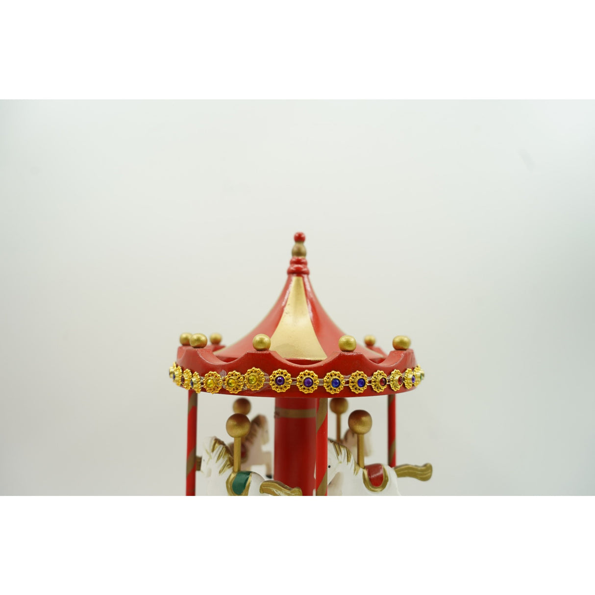 Cutiuta muzicala decorata de Craciun, Carusel rotativ, Rosu, din Lemn, Interior, Flippy - vivimall.ro