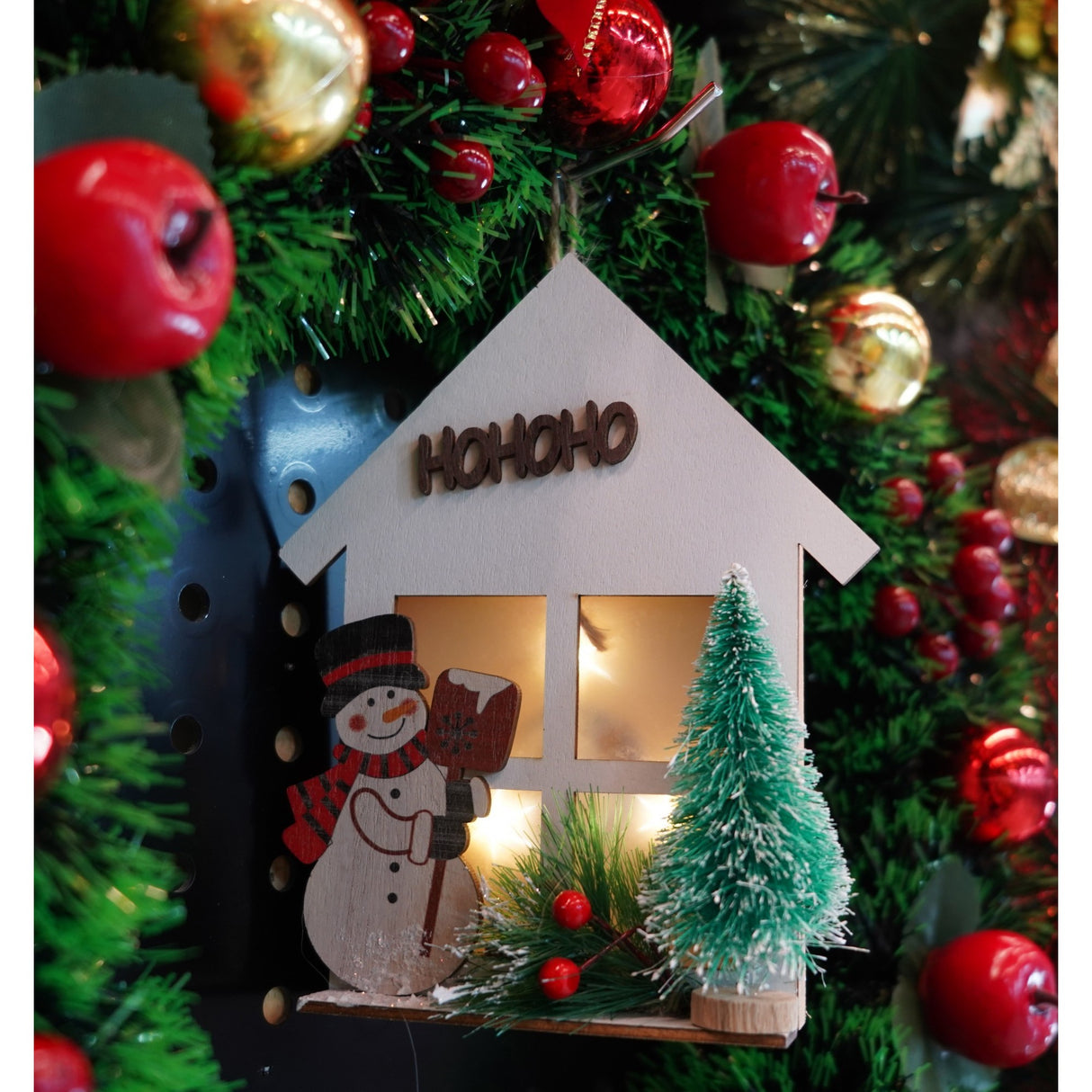 Decoratiune luminoasa, Flippy,  Om de zapada, alb, lungime: 13 cm, latime: 5 cm, inaltime: 17 cm, lemn, interior/exterior - vivimall.ro