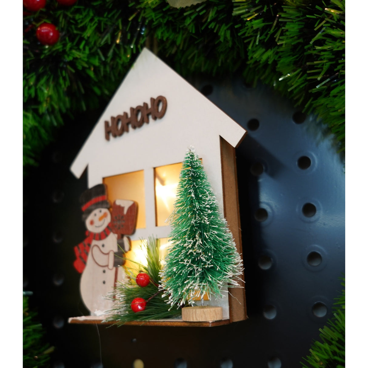 Decoratiune luminoasa, Flippy,  Om de zapada, alb, lungime: 13 cm, latime: 5 cm, inaltime: 17 cm, lemn, interior/exterior - vivimall.ro