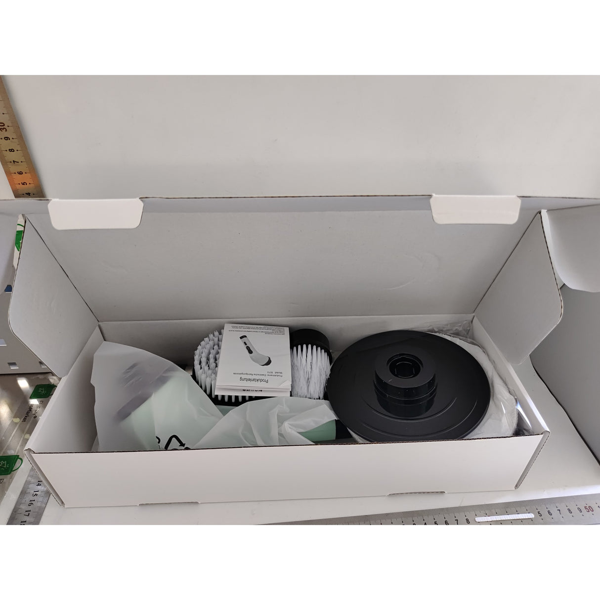 Perie Electrica de Curatare, Vivimall, pentru Gresie, Baie, Bucatarie, 25x20x9.5 cm, cu 6 Capete, Maner Extensibil Detasabil 84-127cm, Incarcare USB-Type C, Rotire 360 de Grade, 3000 mAh, Culoare: Verde - vivimall.ro