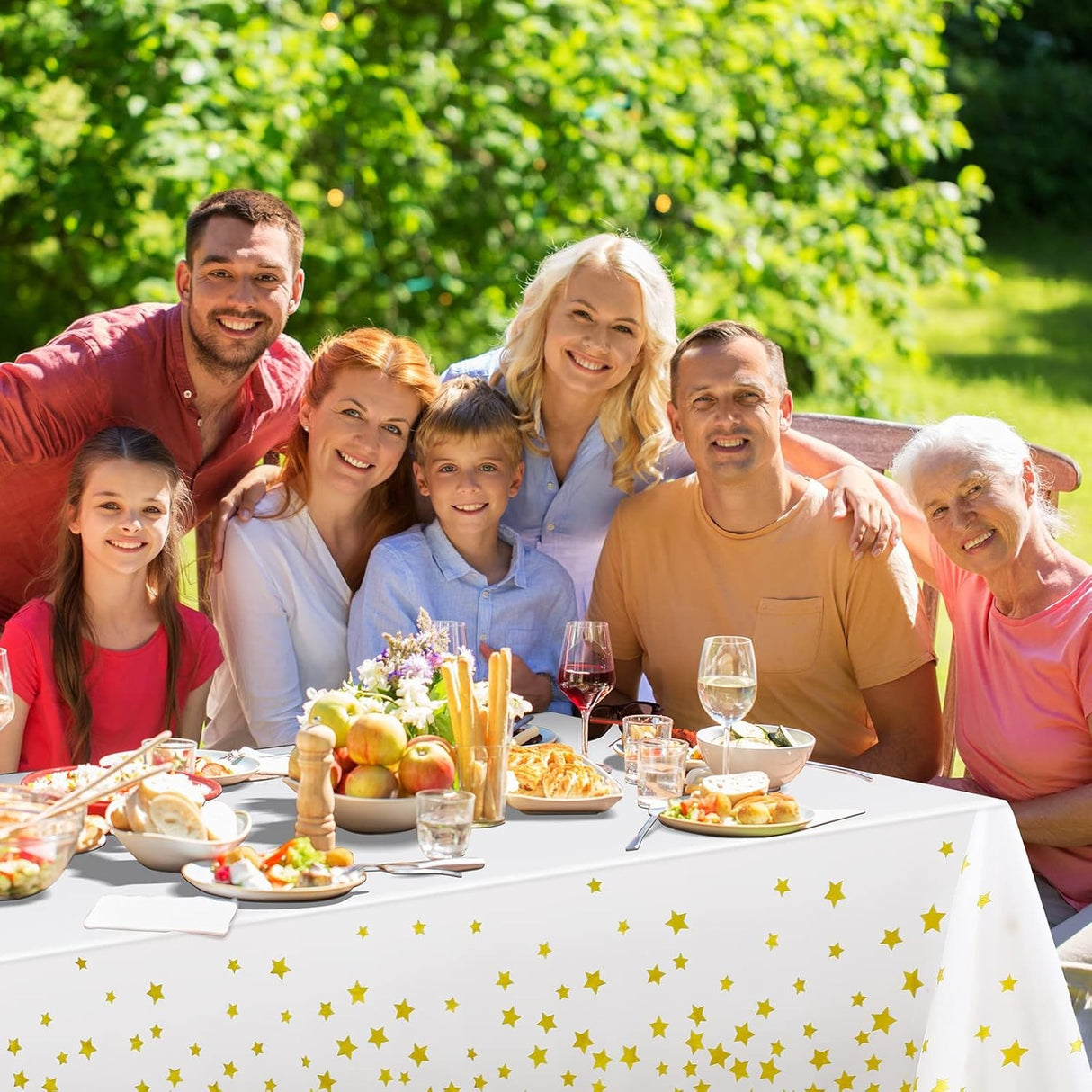 Fata de Masa, Vivimall, din Folie, Imprimeu Stele Aurii, Impermeabila, 137 x 183 cm, Alb