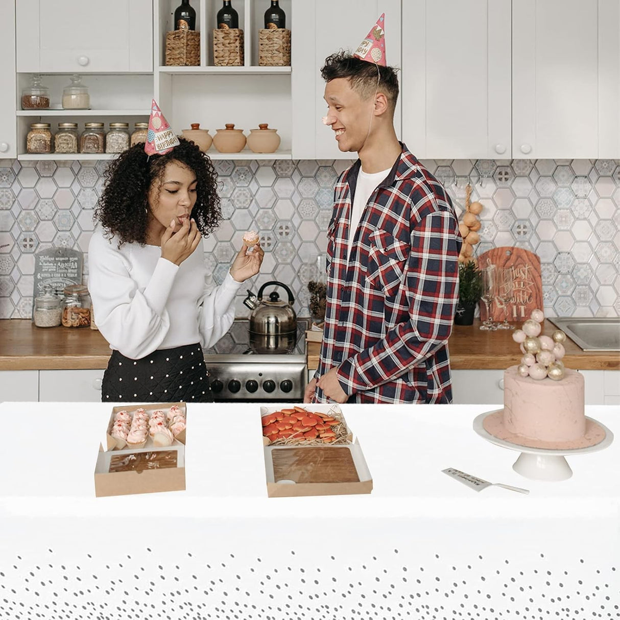 Fata de Masa, Vivimall, din PEVA, Imprimeu Buline, 137 x 274 cm, Impermeabila, Fara Pete, Curatare Rapida, Gri