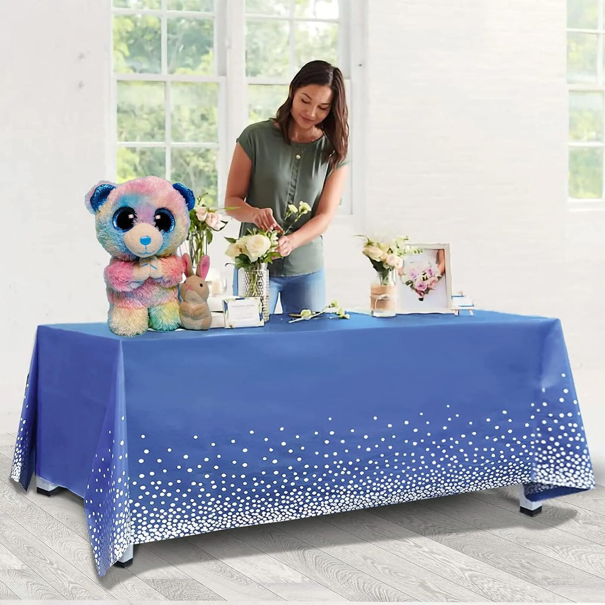 Fata de Masa, Vivimall, din PEVA, Imprimeu Buline Argintii, 137 x 274 cm, Impermeabila, Fara Pete, Curatare Rapida, Albastru Inchis