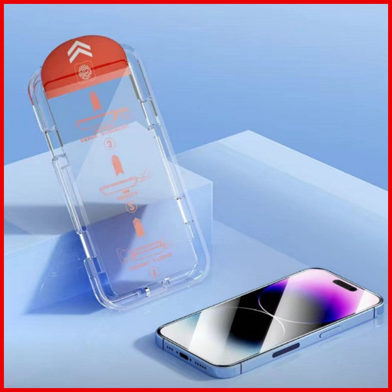Detaliu margini negre folie Tempered Glass iPhone 15, decupaj laser înaltă precizie