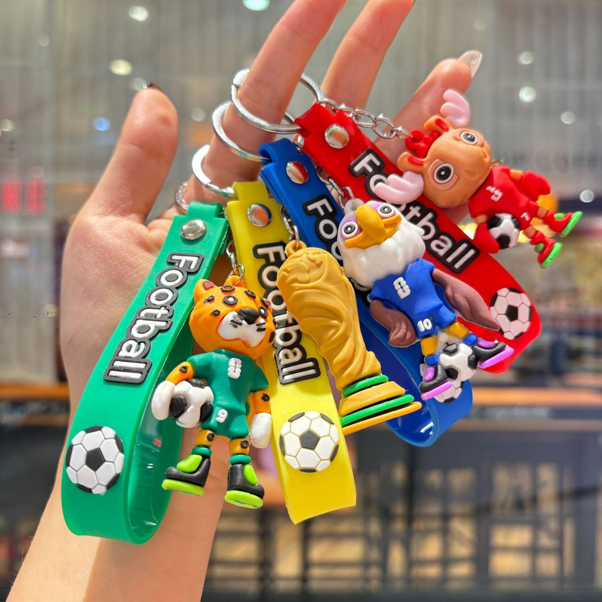 Breloc Chei, Flippy, Model Trofeu, Mascota de Fotbal, Cupa Mondiala, Accesoriu Pentru Chei si Rucsac, Cauciuc Moale, 26 g, 6.2 x 3.4 cm, Galben - vivimall.ro