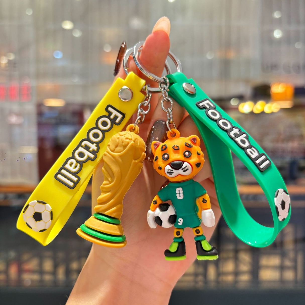 Breloc Chei, Flippy, Model Trofeu, Mascota de Fotbal, Cupa Mondiala, Accesoriu Pentru Chei si Rucsac, Cauciuc Moale, 26 g, 6.2 x 3.4 cm, Galben - vivimall.ro