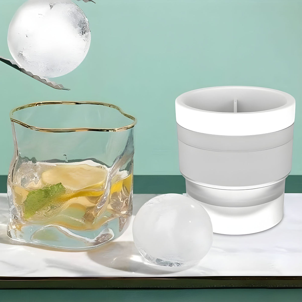 Forma pentru Gheata, Flippy, Sfera XL 6 cm, Silicon Alimentar Premium, Reutilizabila, Topire Lenta pentru Whiskey si Cocktail, Design Stackable, Alb