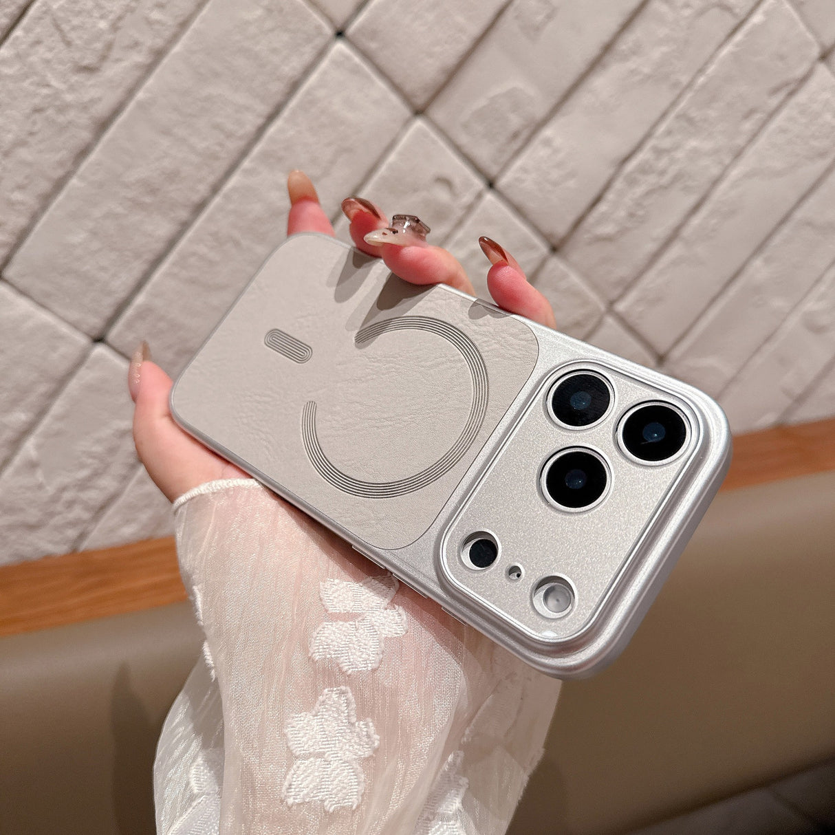 Carcasa Magnetica Mata, Vivimall, pentru iPhone 17 Pro Max, Argintiu - vivimall.ro