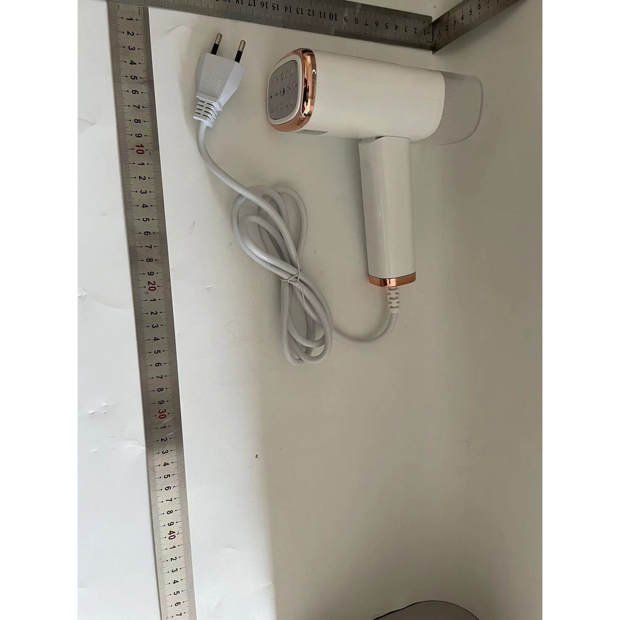 Aparat de Calcat Vertical Portabil cu Abur, Vivimall, Putere 1000W, Rezervor de 100 ml, Priza, Functie Anti Calcar si Auto Curatare, Pliabil, 15x17x7.5 cm, Alb