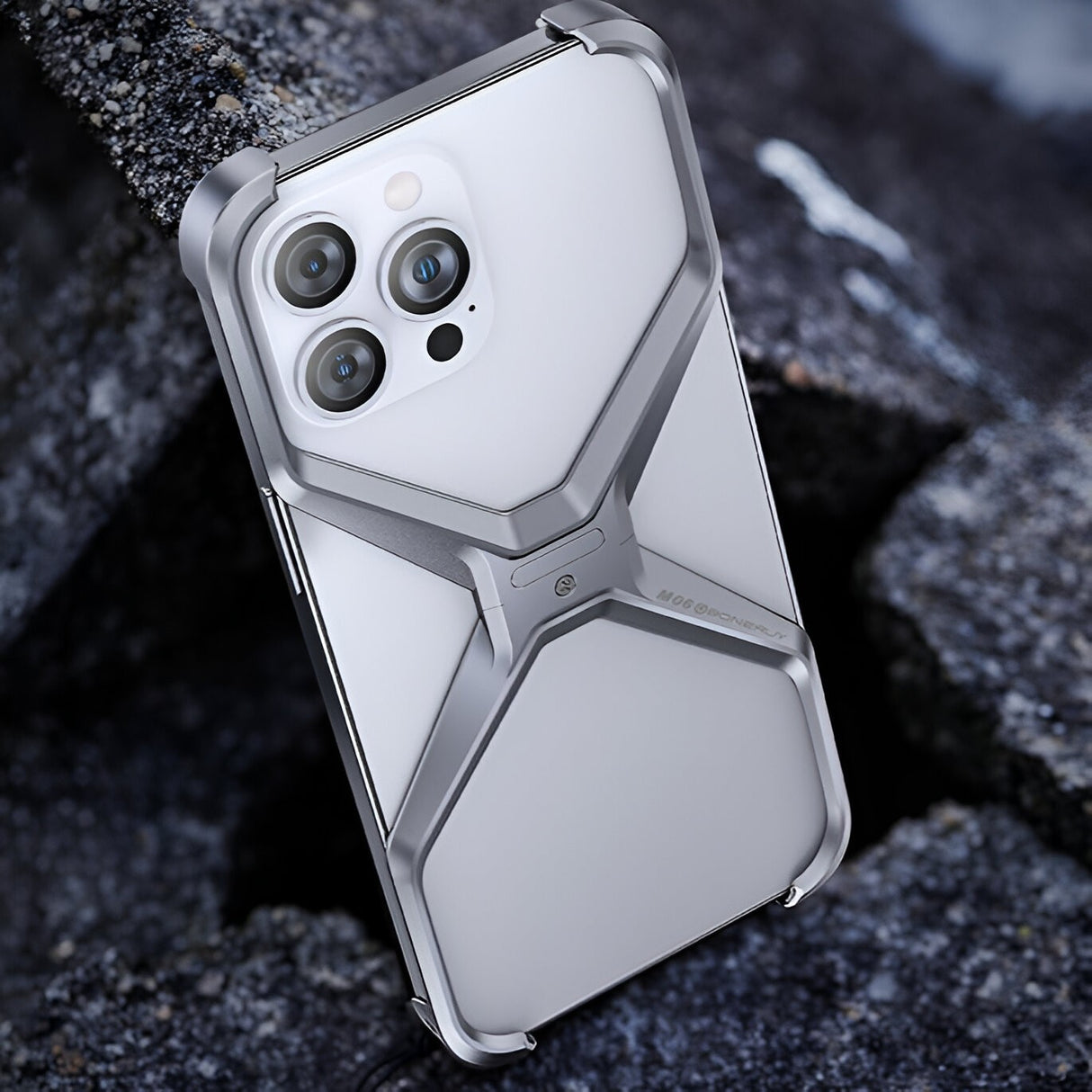 Husă Armor X iPhone 15 Pro Max montată pe iPhone, vedere din față cu ecran vizibil