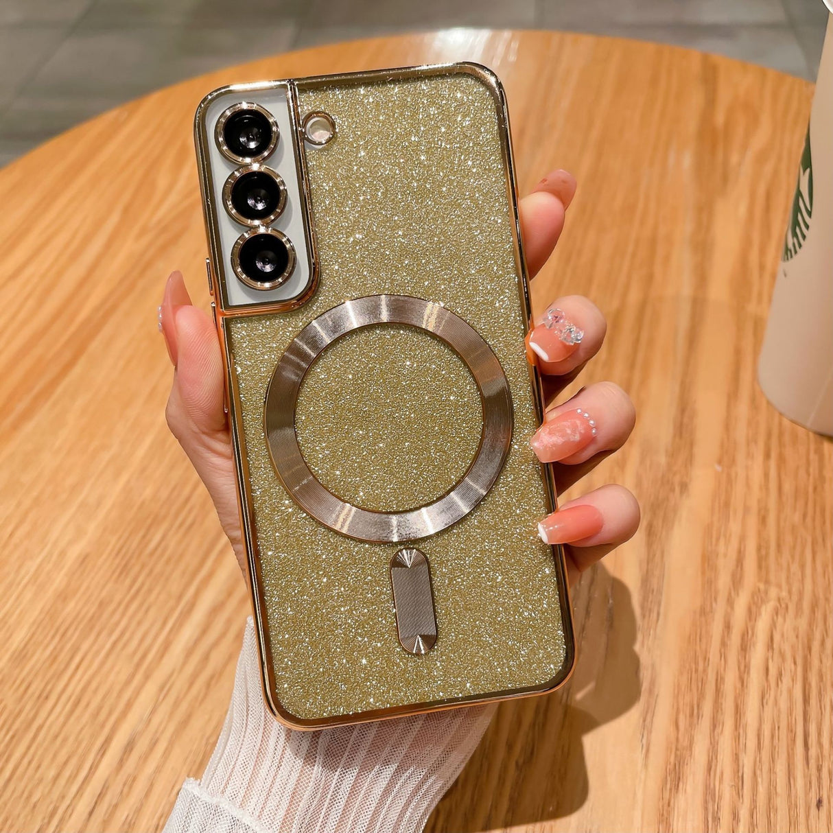 Husă Samsung Galaxy S23 Plus model Glitter Chrome auriu, detaliu efect metalic sclipitor și magneți MagSafe
