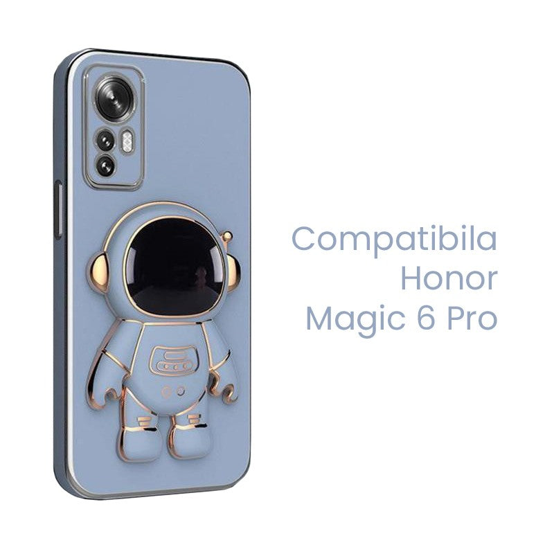 Detaliu suport integrat husă Honor Magic 6 Pro model Astronaut albastru, unghi lateral deschis